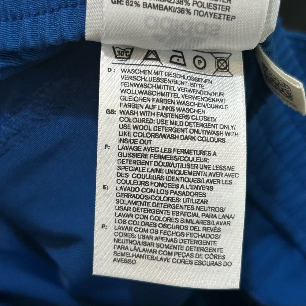 Adidas XL Convertible to shorts and adjustable waistband Snap and zipper closure